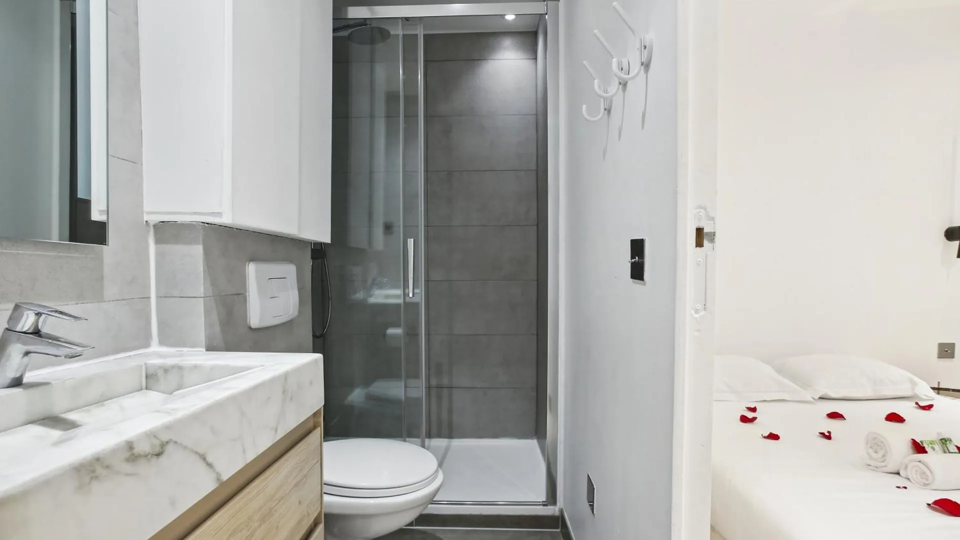Lavie Maison : Ac & Center Of