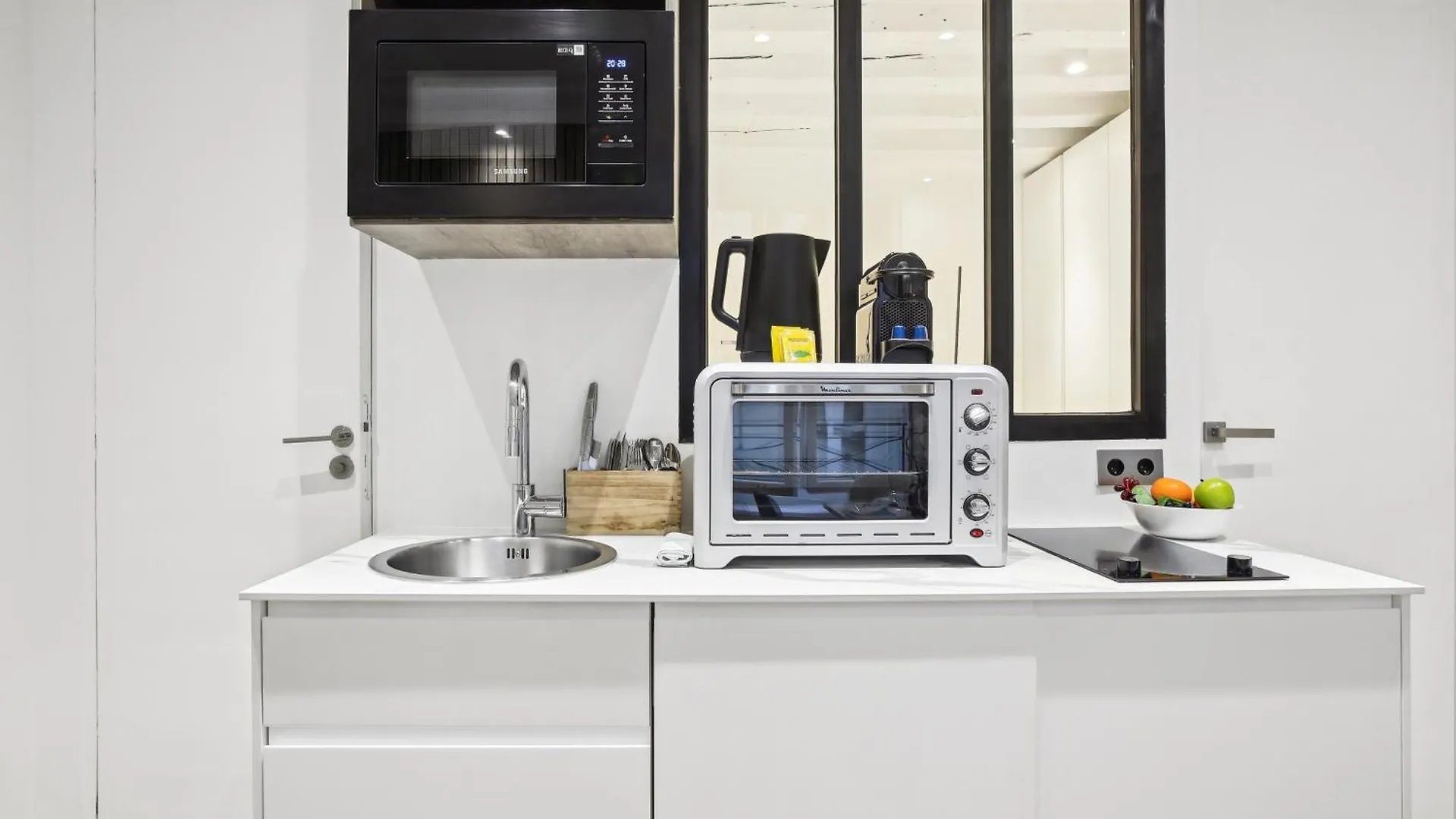 Lavie Maison : Ac & Center Of Apartment
