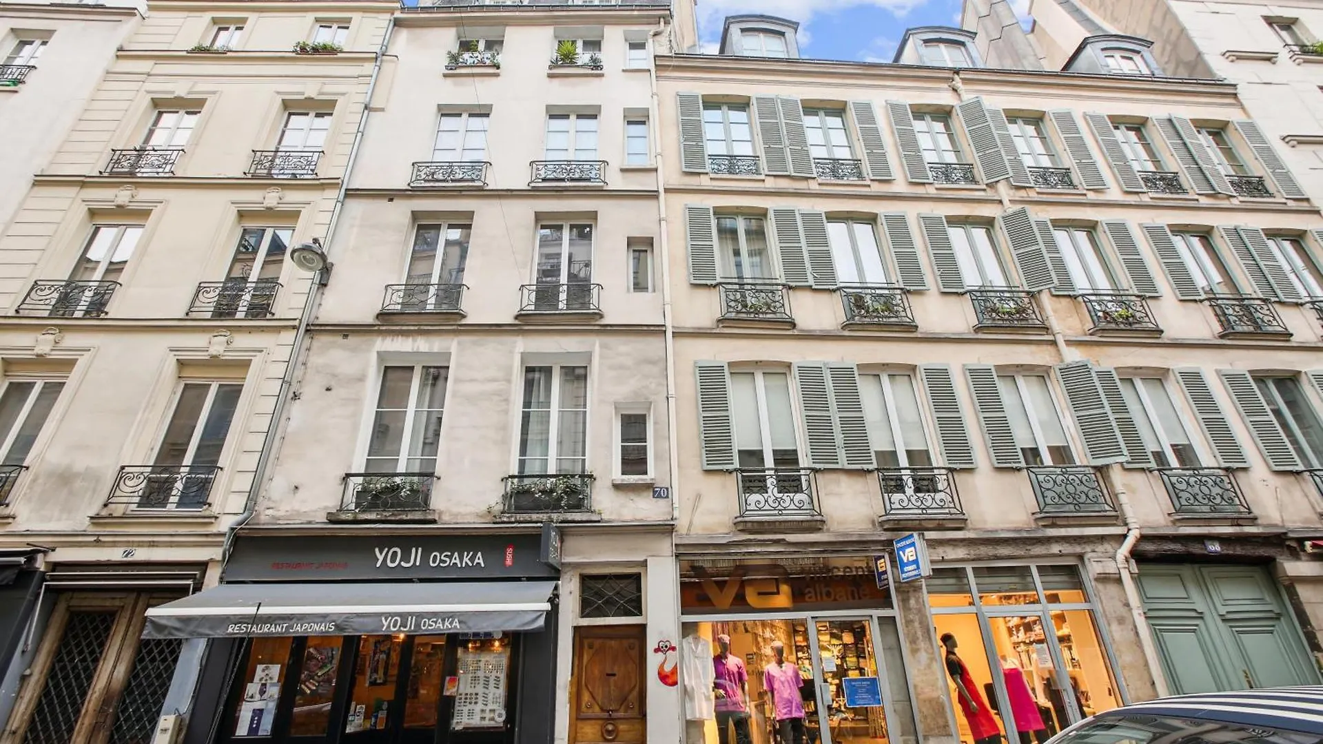 Lavie Maison : Ac & Center Of